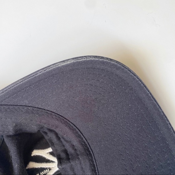NY Yankees adjustable hat. - Picture 2 of 4